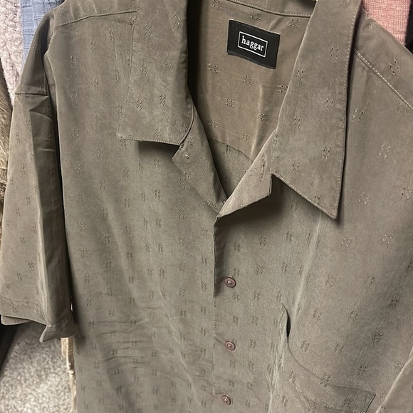 Haggar Silk like shirt for men. Size L - Picture 3 of 4